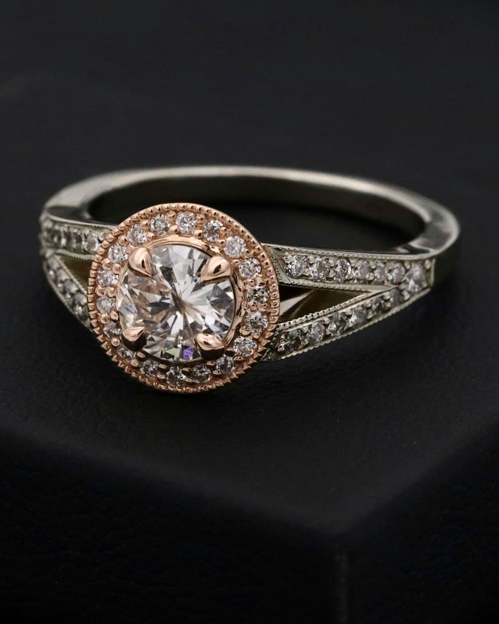 Solitaire Band Ring in 925 Silver